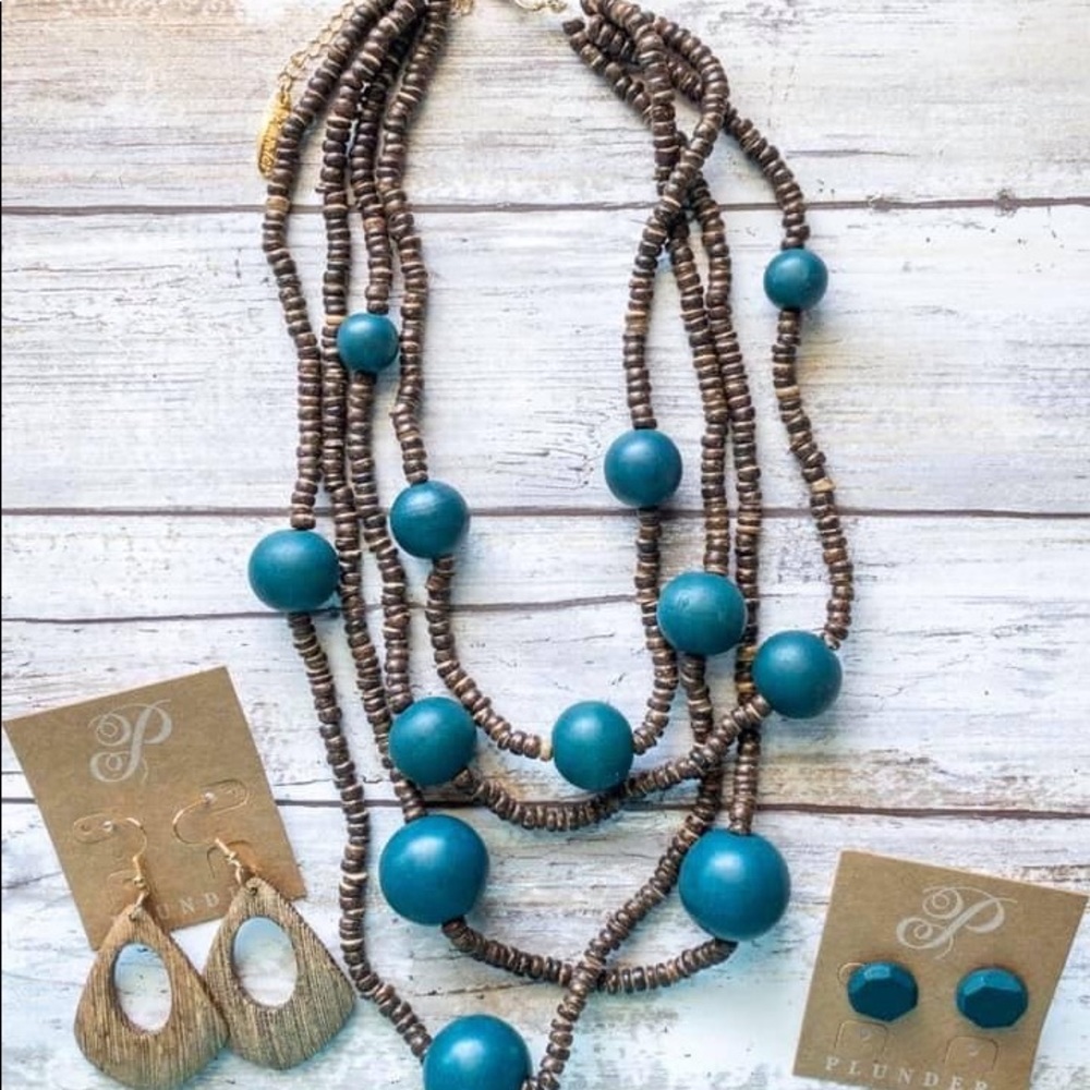 Necklace & 2 Earrings Set